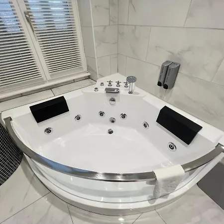 Apartment Night And Jacuzzi Exterieur Balneotherapie Sauna Billard Wifi Nancy