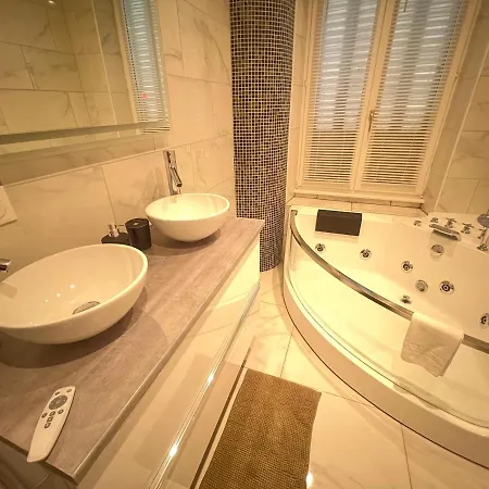 Night And Jacuzzi Exterieur Balneotherapie Sauna Billard Wifi Apartment