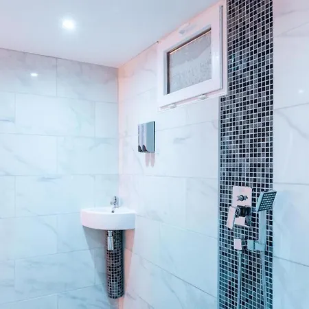 Night And Jacuzzi Exterieur Balneotherapie Sauna Billard Wifi